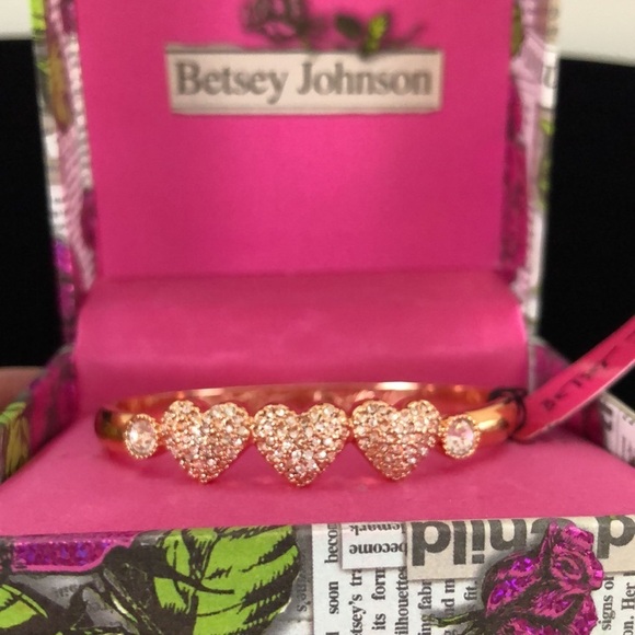 Betsey Johnson Jewelry - New Betsey Johnson Gold Tone Rhinestone Heart Bangle Bracelet